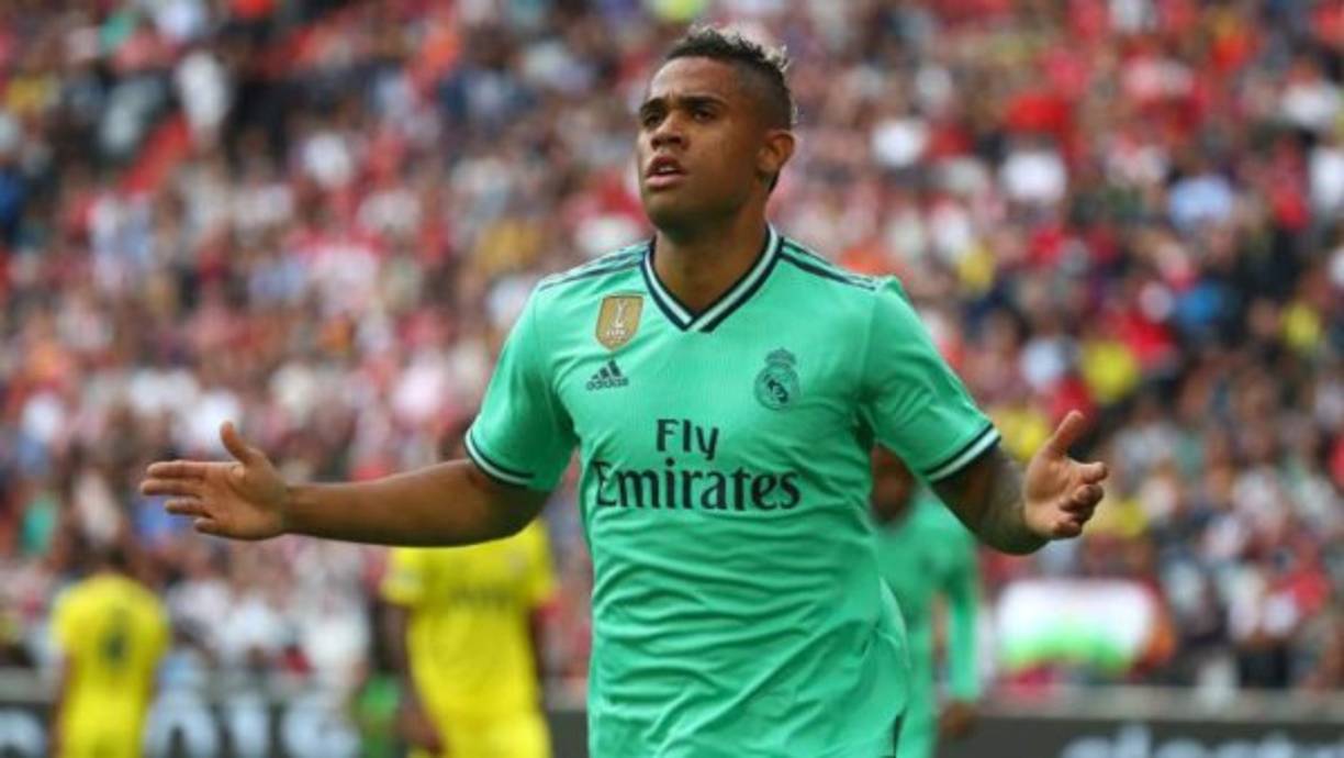 Mariano Díaz Mejía: El delantero es otro de los que aparece en la lista de bajas del Real Madrid. En la Premier League clubes como West Ham y Wolverhampton lo quieren.