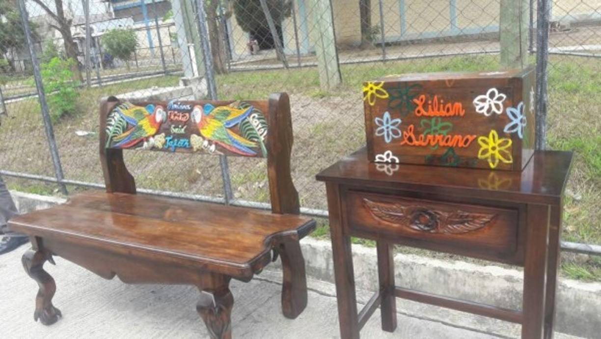 Estos son algunos de los muebles elaborados por los privados de libertad.