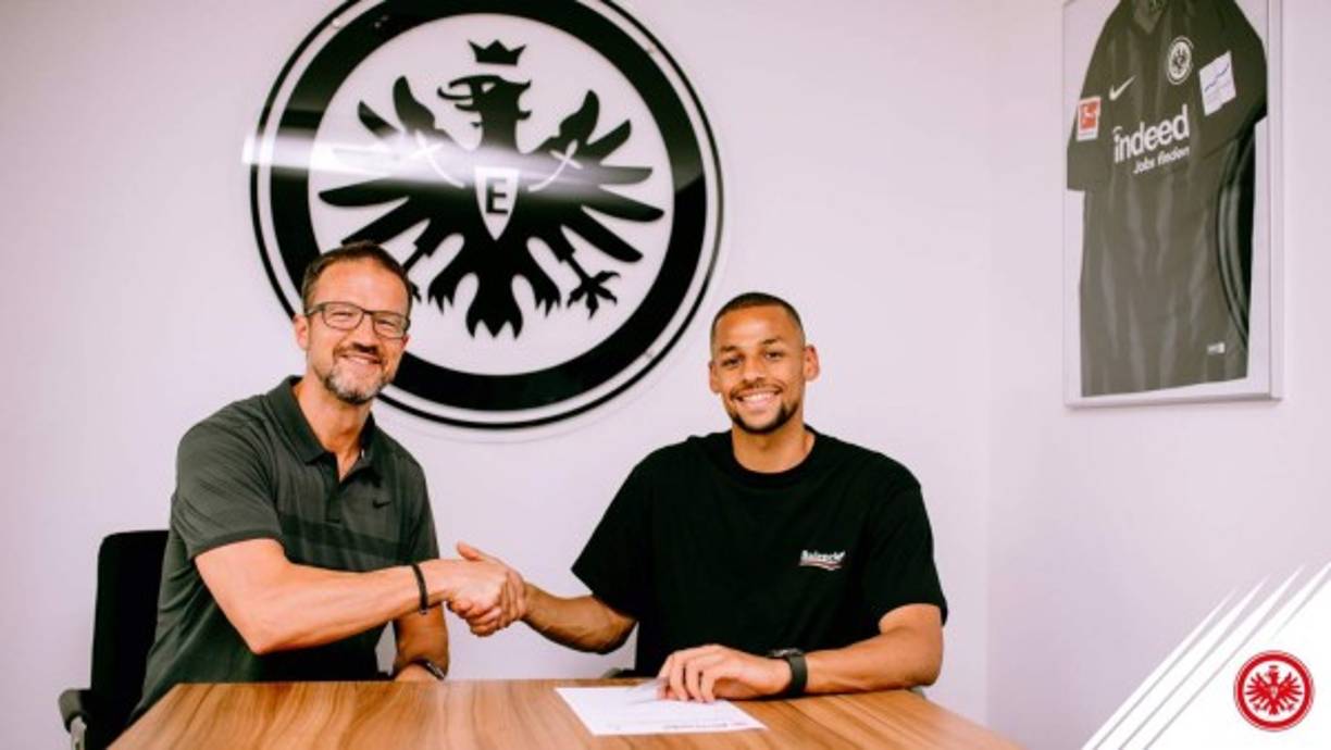 El Eintracht Frankfurt ha anunciado el fichaje del suizo Djibril Sow. El centrocampista, de 22 años ha costado 9 millones de euros más variables. Sow jugará con el dorsal número 8 que lució hasta su salida al Real Madrid, Luka Jovic.