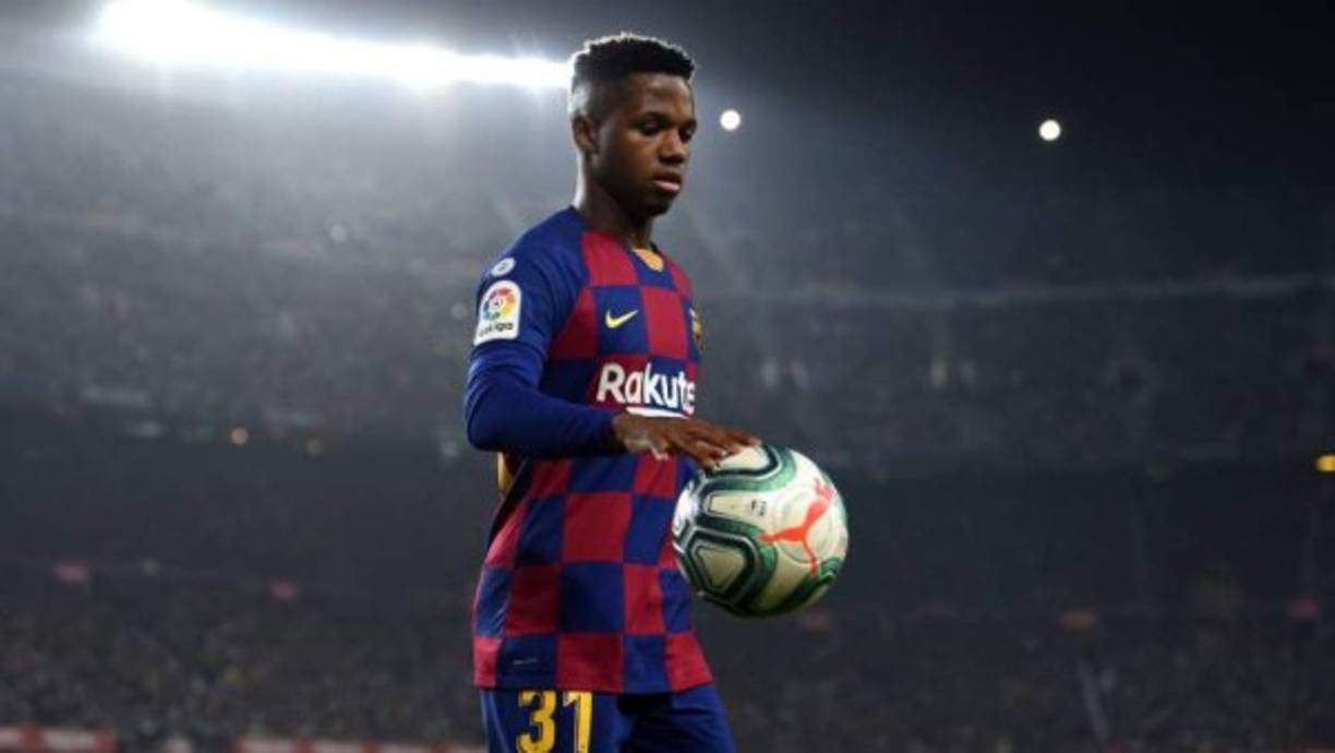 Ansu Fati: En el Barcelona no quieren perder al joven delantero luego de su gran campaña. Por lo que en el club catalán le ofrecieron una mejora salarial y establecieron una increíble cláusula de rescisión de alrededor de 400 millones de euros.<br/>