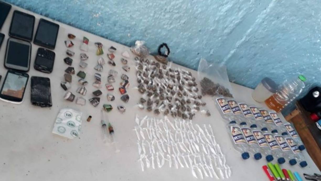 En el presidio de barrio Inglés, el opetativo dejó como resultado el decomiso de unas 80 puntas de supuesta cocaína y unas 70 bolsita de marihuana.