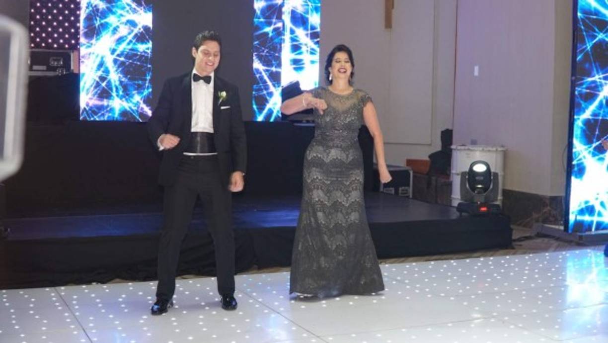 Roberto y su madre realizaron un baile que dejó a todos sorprendidos.