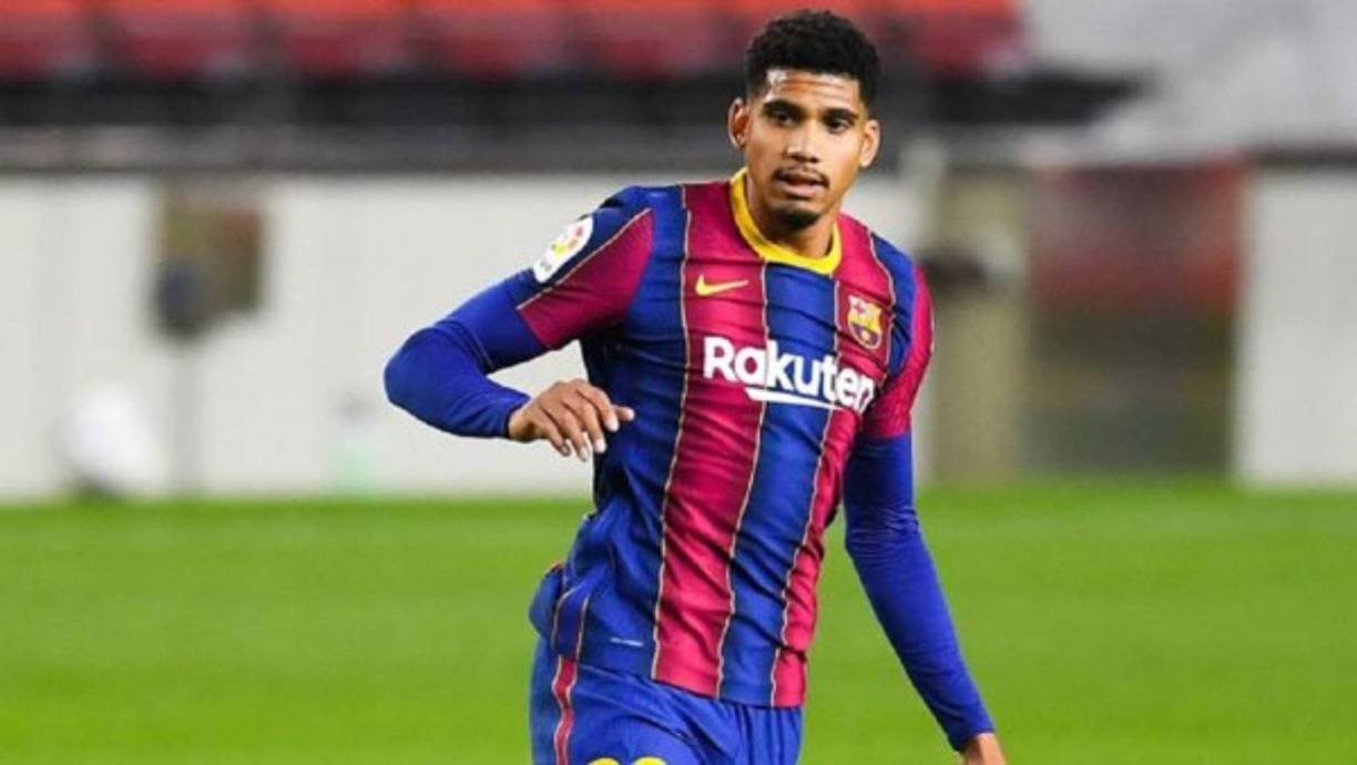 Ronald Araujo: Aunque no pretenden venderlo, en el informe señalan que el Barcelona no confía mucho en su nivel ya que sostienen que hace dos años estaba en Uruguay y el curso pasado en el filial.