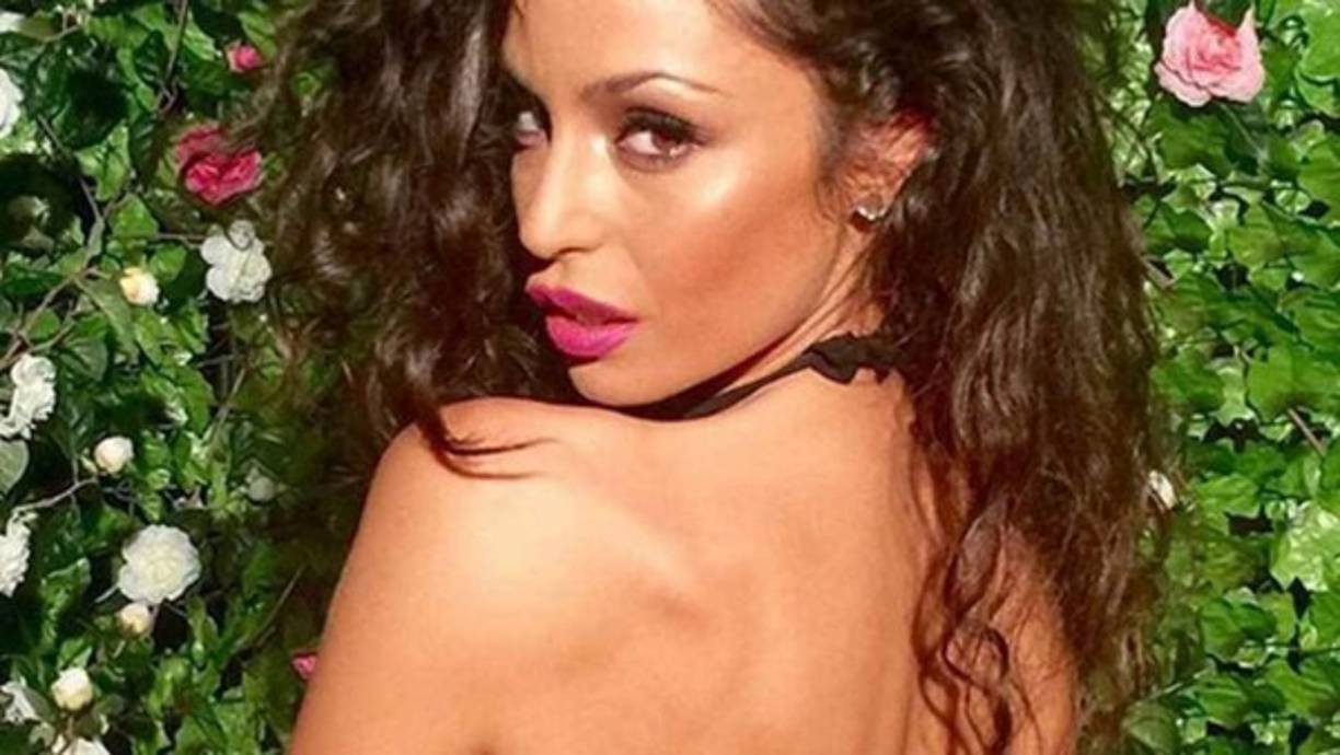 La relación que mantuvo con Cristiano Ronaldo se produjo en junio de 2009, según narra la Gazzetta dello Sport, que asegura que fueron cazados por los paparazzi en dos fines de semana de junio en Lisboa y en el backstage en un concierto de Elton John.