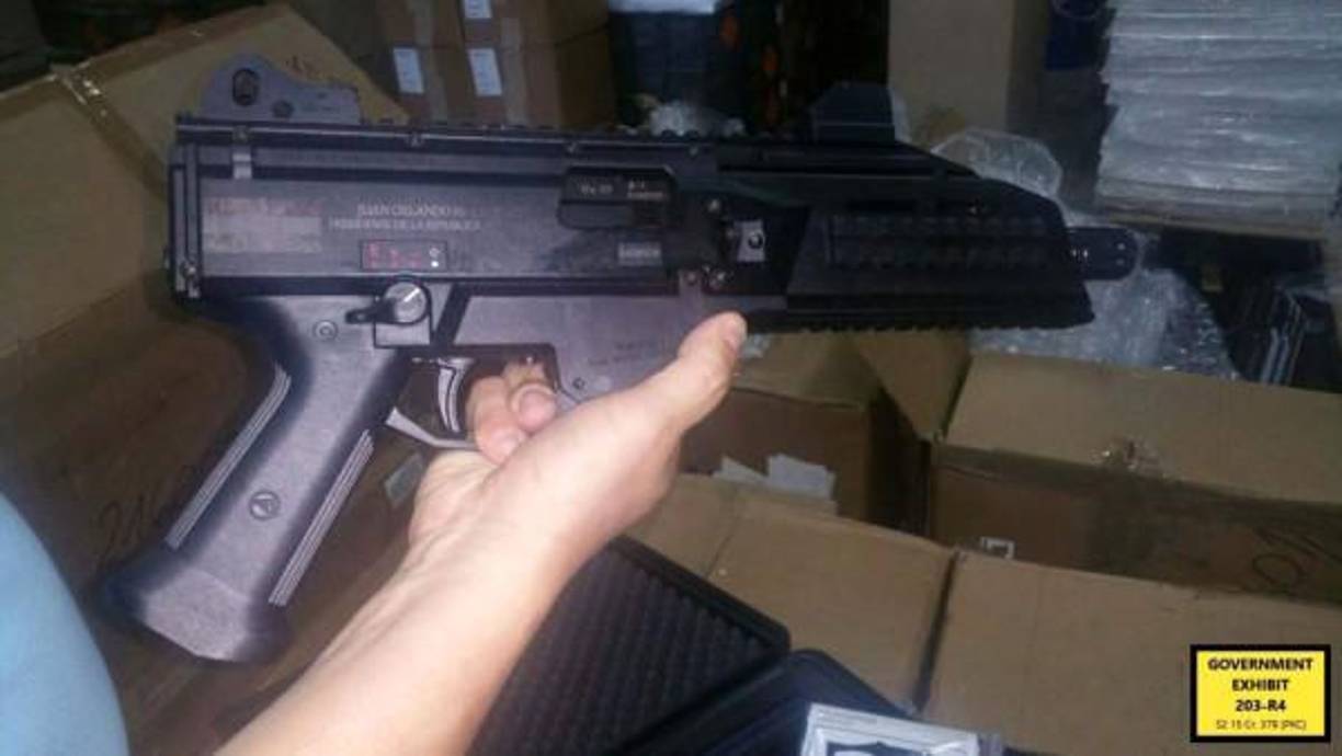 Colón, quien reaccionó sorprendido cuando Juan Orlando Hernández insinuó que este era un “infiltrado de la DEA” y que no estaba en condiciones de defenderlo porque estaba enfermo desde hace seis meses, especialmente de covid-19.