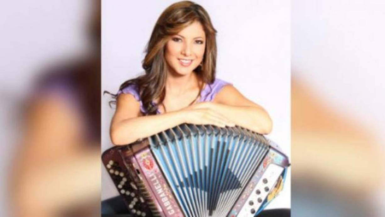 Mientras Priscila y sus Balas de Plata ganaban terreno en el mundo musical, ella conoció a Gustavo Ángel, integrante de Los Temerarios en una gira que el grupo romántico realizó por Estados Unidos en el 2000.