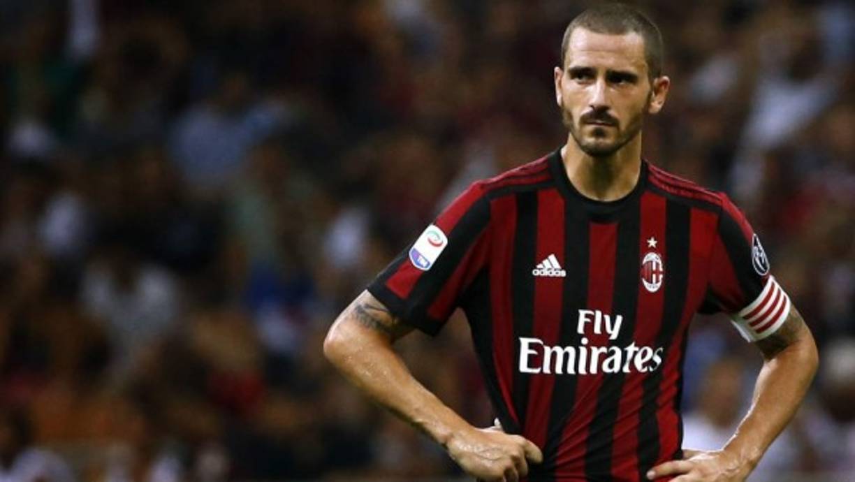 'Derbi de Manchester' por Leonardo Bonucci. La sanción de la UEFA al Milan pone al central en la órbita de City y United y, según Calciomercato, también el PSG estaría interesado en volver a juntarlo con Buffon.