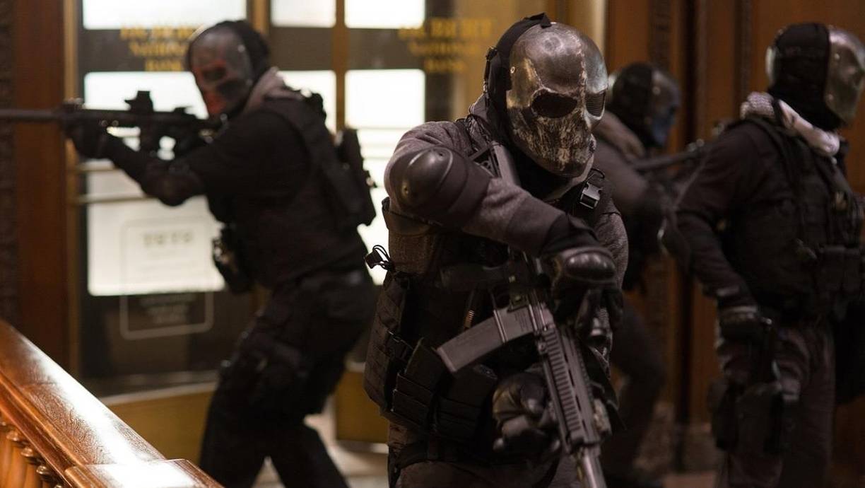 El plan maestro (2016): Unos agentes del FBI investigan el caso de unos ladrones que roban bancos y después donan su botín a organizaciones de caridad. Durante la investigación, los agentes descubren que los robos forman parte de una conspiración más grande, en la que también está involucrado el director de uno de los bancos atacados. Véala en Netflix o en Prime.