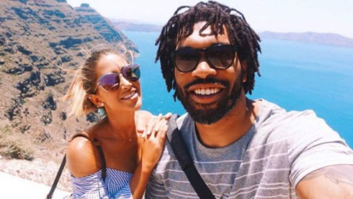 Julius Peppers, el defensa de los Green Bay Packers de la NFL, es el jugador que ha conquistado a la chica cubana.