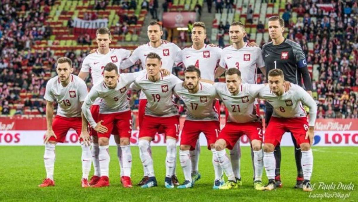 Polonia: 'La Roja y Blanca' - También se les llama Biale Orly: Las águilas blancas. El escudo de Polonia es un águila alba sobre fondo rojo. Su organización está a cargo de la Asociación Polaca de Fútbol perteneciente a la UEFA.