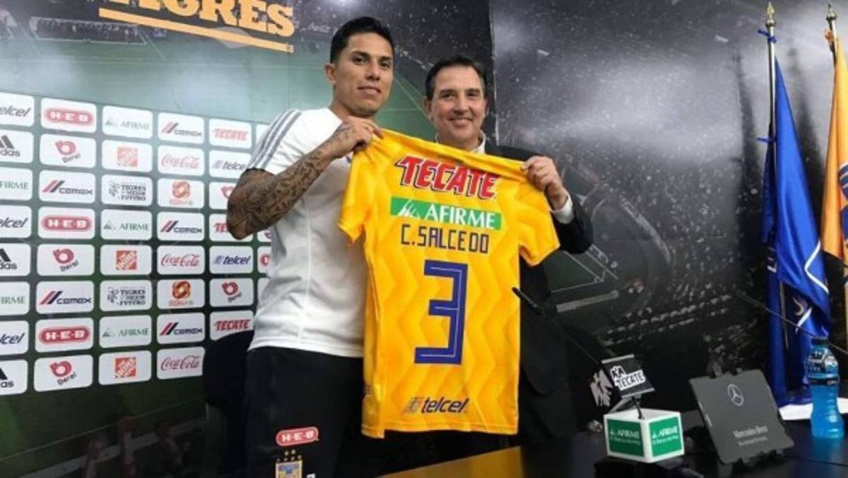 Carlos Salcedo es otra de las grandes sorpresas de este mercado de fichajes. El defensa central mexicano era un indiscutible en la alineación del Eintracht Frankfurt en Alemania, pero el Tigres lo repatrió y ahora comandará la zaga felina.