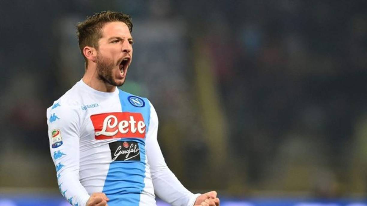 El volante Mertens del Napoli está en la mira del Manchester United de Mourinho.