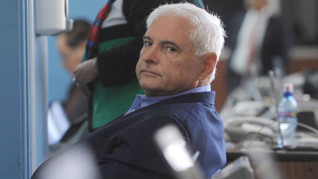 El expresidente de Panamá Ricardo Martinelli, detenido en 2017 y posteriormente extraditado a Panamá, donde fue encarcelado de manera preventiva, enfrenta un proceso judicial por los delitos de interceptación de telecomunicaciones, y de seguimiento, persecución y vigilancia sin autorización judicial.