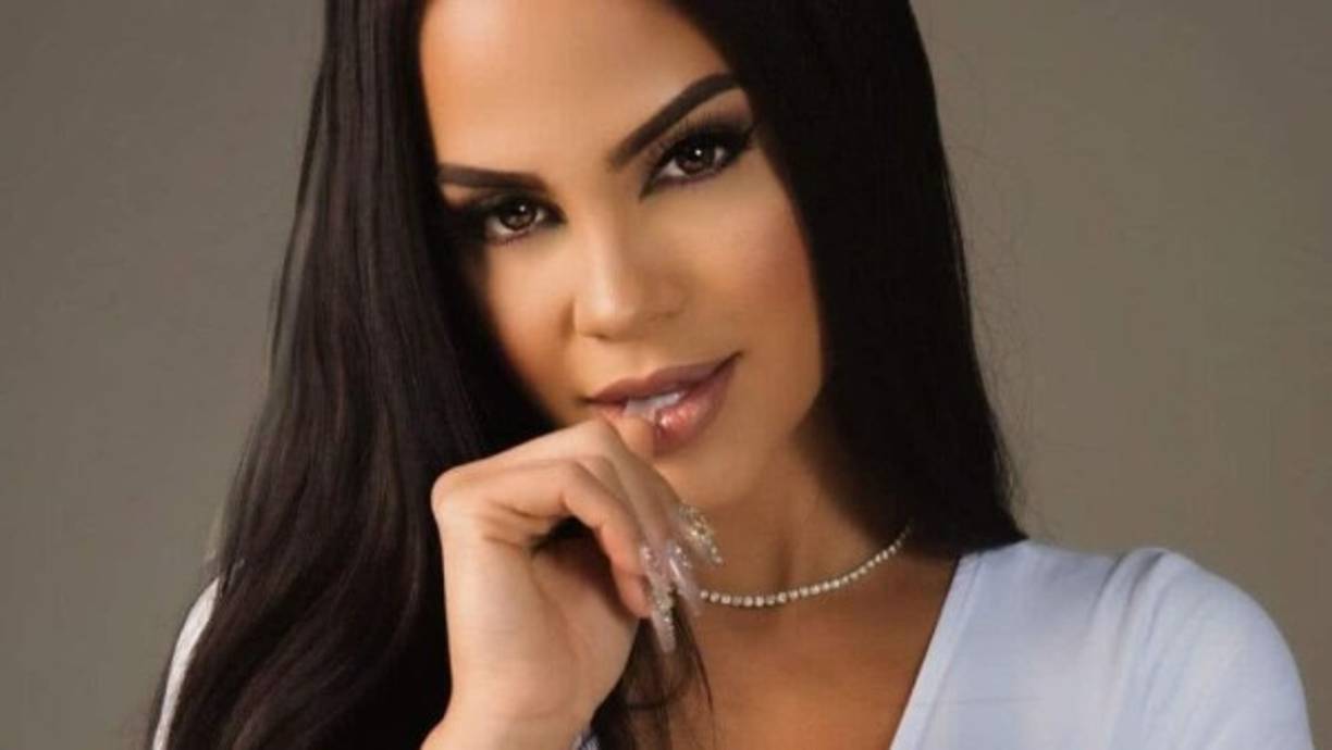 'Pina Records', la disquera de la cantante dominicana decidió consentir a Natti y la sorprendió al obsequiarle un lujoso carro 2020 Alfa Romeo Stelvio Quadrifoglio.