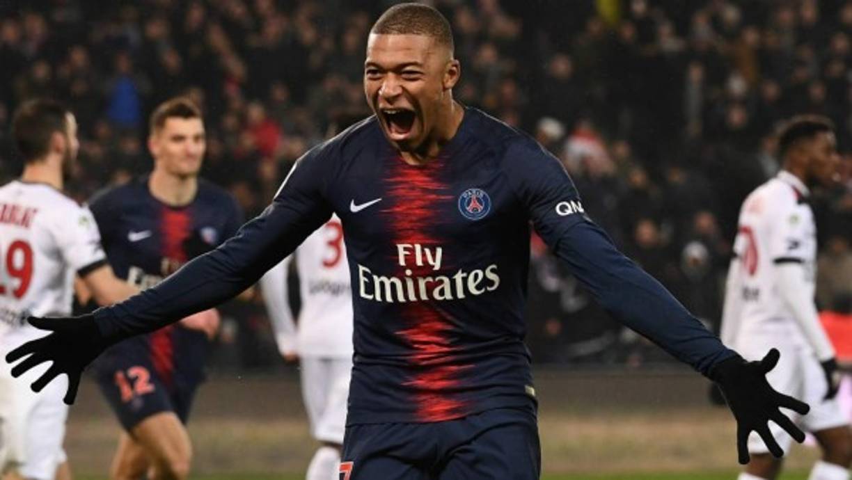 Kylian Mbappé ha abierto la puerta a un posible fichaje por el Real Madrid. El conjunto blanco tiene en el francés a uno de sus objetivos prioritarios para el próximo verano. 'Me siento muy bien aquí, pero en el fútbol nunca se sabe. Tengo contrato hasta 2021 y no es momento ahora de pensar en otra cosa', dijo el francés.