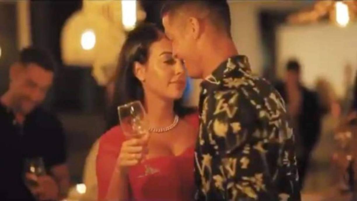 Cinco Copas de Europa, cinco Balones de Oro, títulos ligueros conquistados en Inglaterra, España e Italia, una Eurocopa y una Liga de Naciones levantadas con Portugal son solo algunos números que marcan la carrera de Cristiano y que describen solo parcialmente su trayectoria en el mundo del fútbol.<br/>