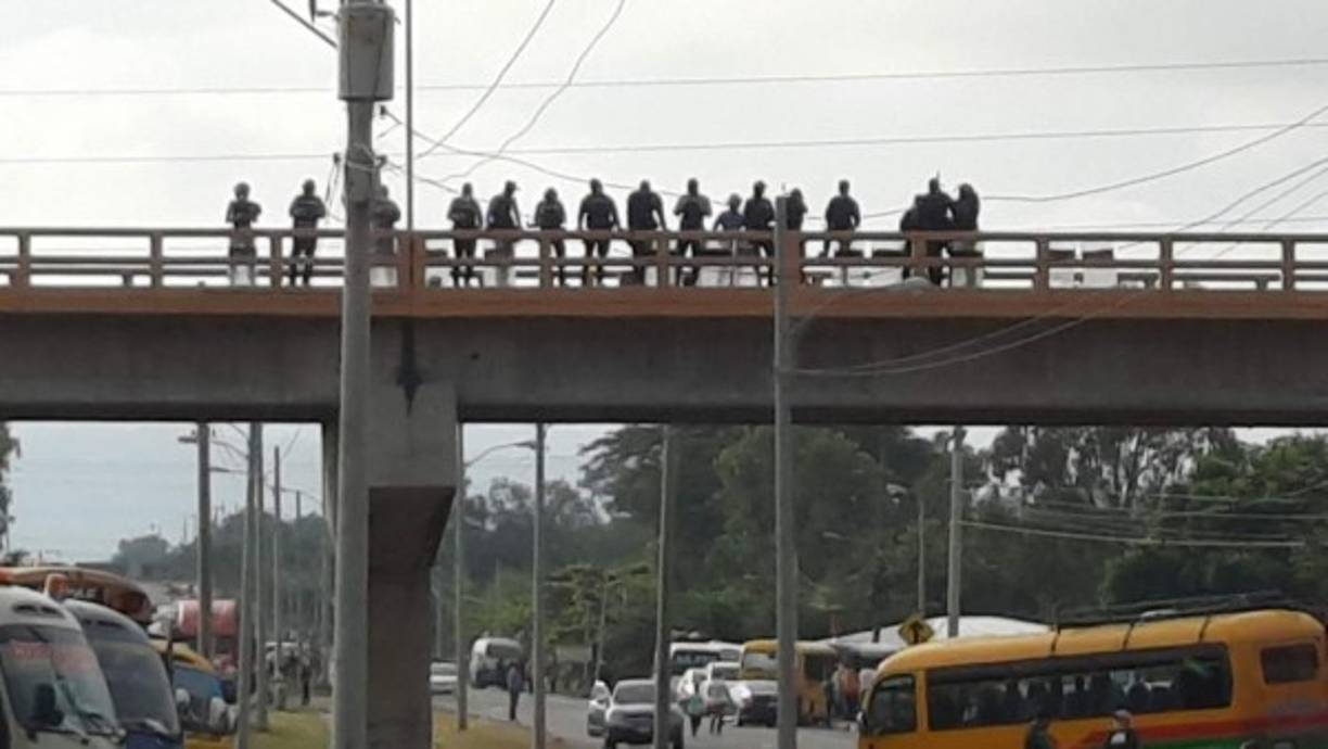 Los transportistas aseguran que han sido hostigados por los bancos debido a las múltiples deudas que acumularon ante la crisis sanitaria en el país y luego por las tormentas tropicales Eta y Iota.