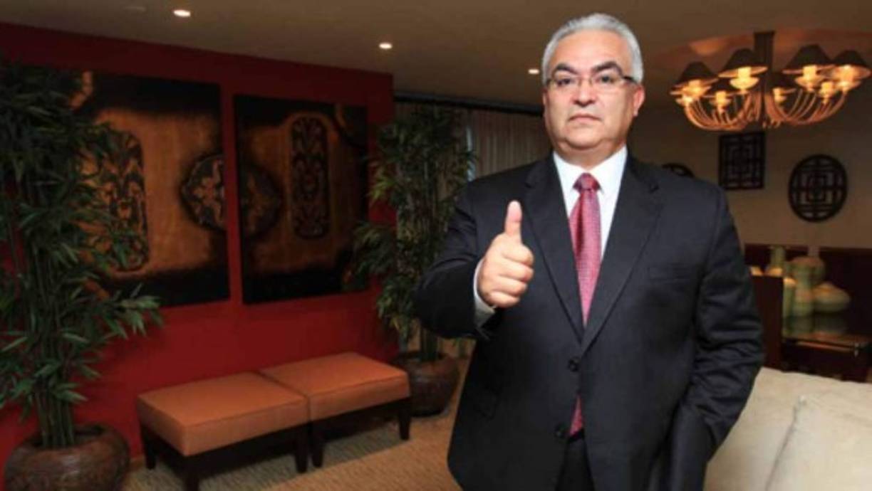 Luis Omar Tapia: El periodista y relator chileno sigue en Televisa y Univisión.