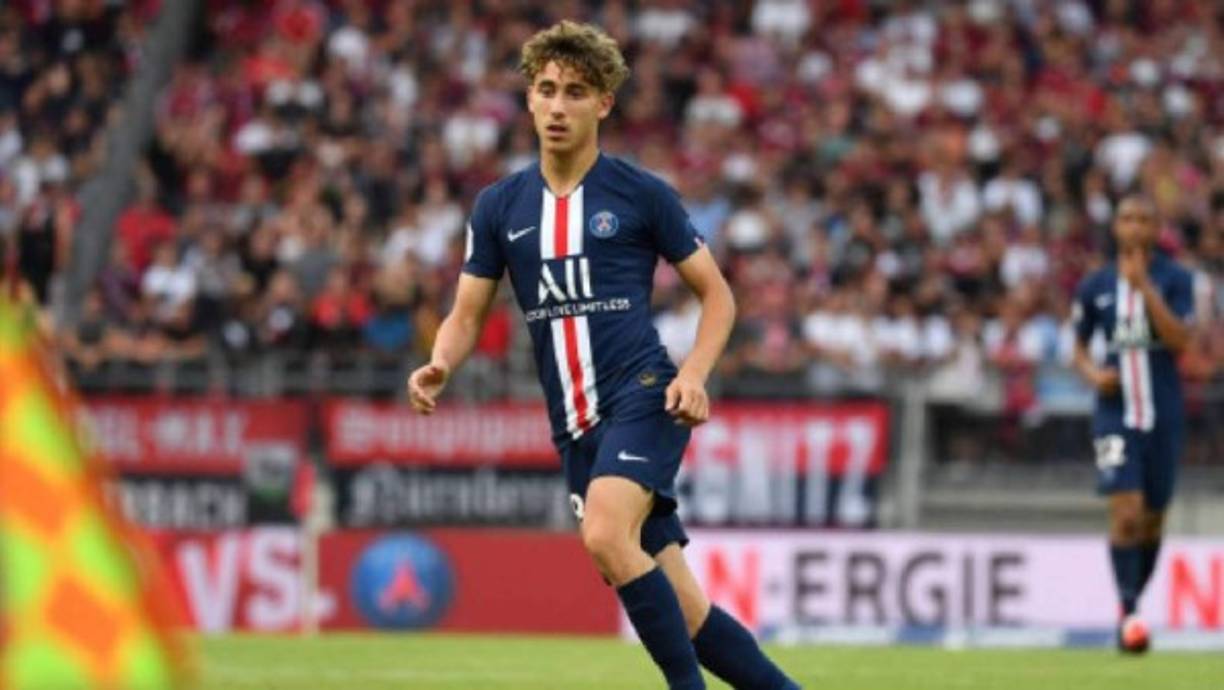 Adil Aouchiche:El joiven mediapunta de 17 años de edad se despidio del PSG ante la falta de oportunidades. Se marchó al A. S. Saint-Étienne .
