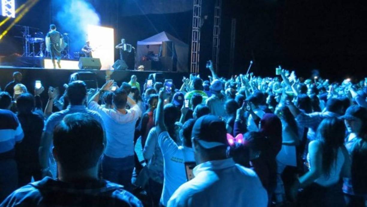 La fiesta inició el viernes en en Estado Municipal ceibeño y continúo hasta el primero de noviembre en una noche de estrellas.