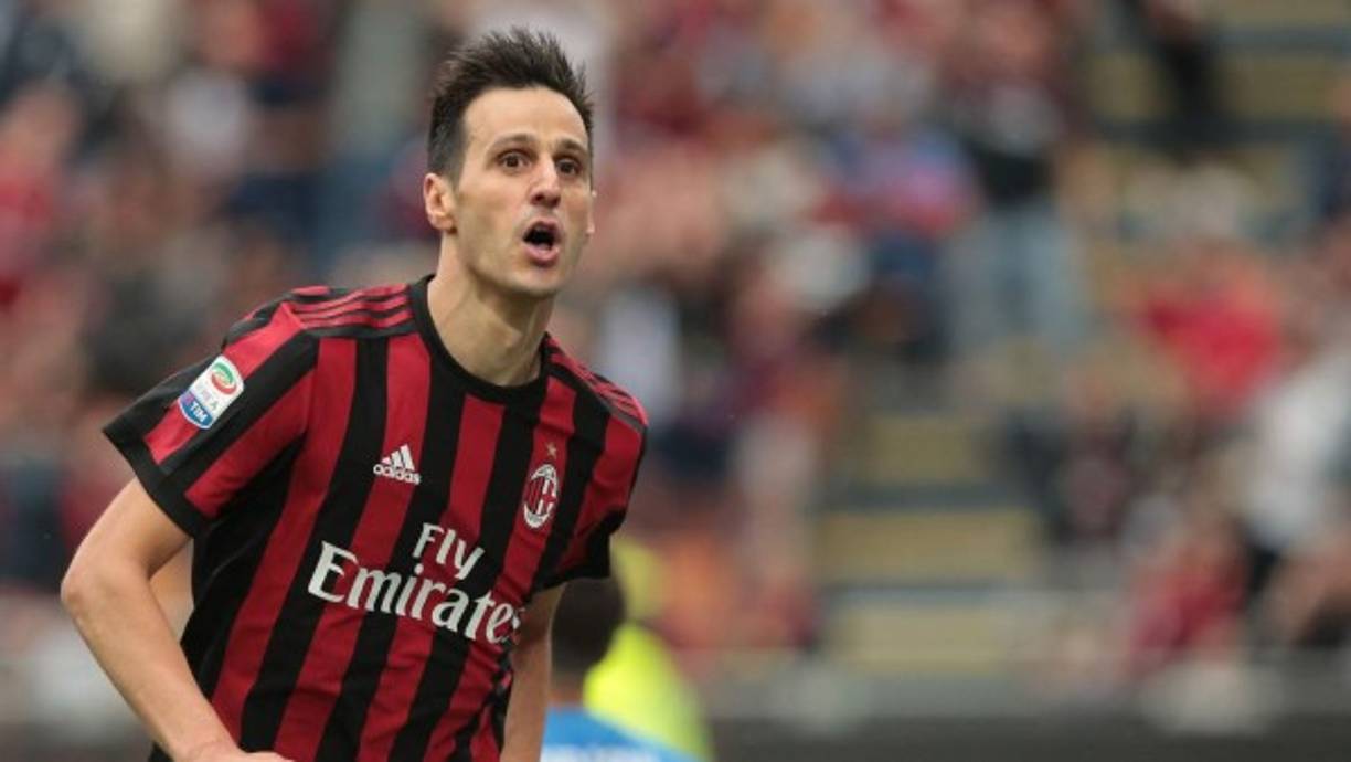El delantero croata Nikola Kalinic, cedido en la presente temporada por el Atlético de Madrid a la Roma, vuelve a estar en la agenda del Fenerbahçe. Sería una de las opciones valoradas positivamente por Nenad Bjelica, quien sería en este momento el principal candidato para el banquillo del equipo turco, informa Fanatik.