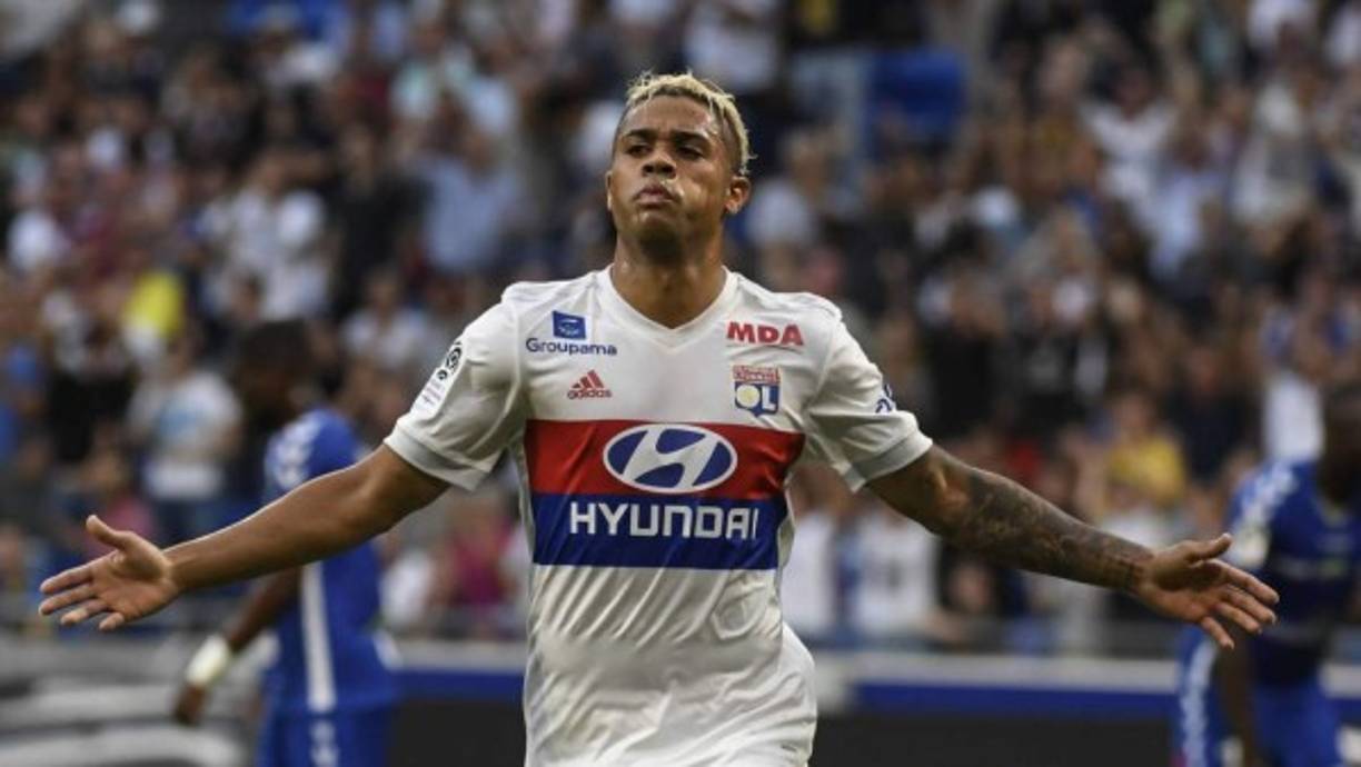 Mariano Díaz, ex del Real Madrid, es el elegido por el Sevilla para reforzar el ataque. Según El Desmarque, el acuerdo con el jugador del Olympique de Lyon es total, y el conjunto hispalense está dispuesto a realizar la mayor inversión de su historia en la negociación con el club francés consciente de que la operación se le va a ir por encima de los 30 millones de euros.