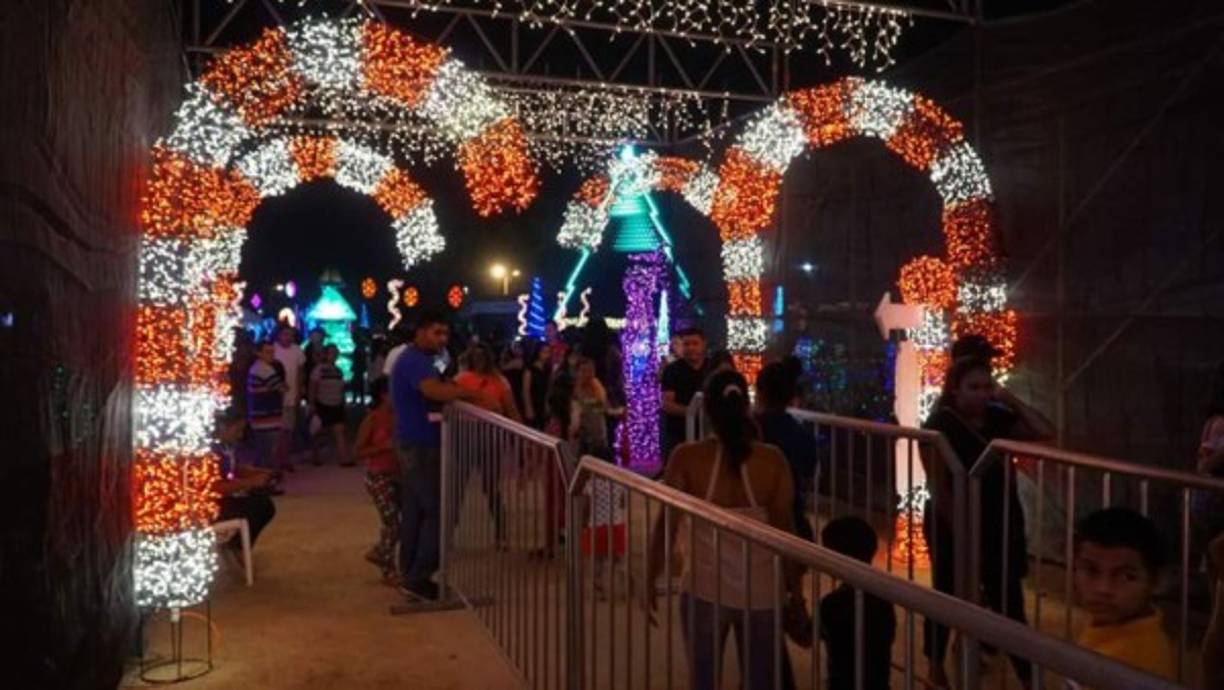 "En la Villa de los Deseos la entrada es gratis. Está abierto desde las 5:00 pm hasta las 10:00 pm."