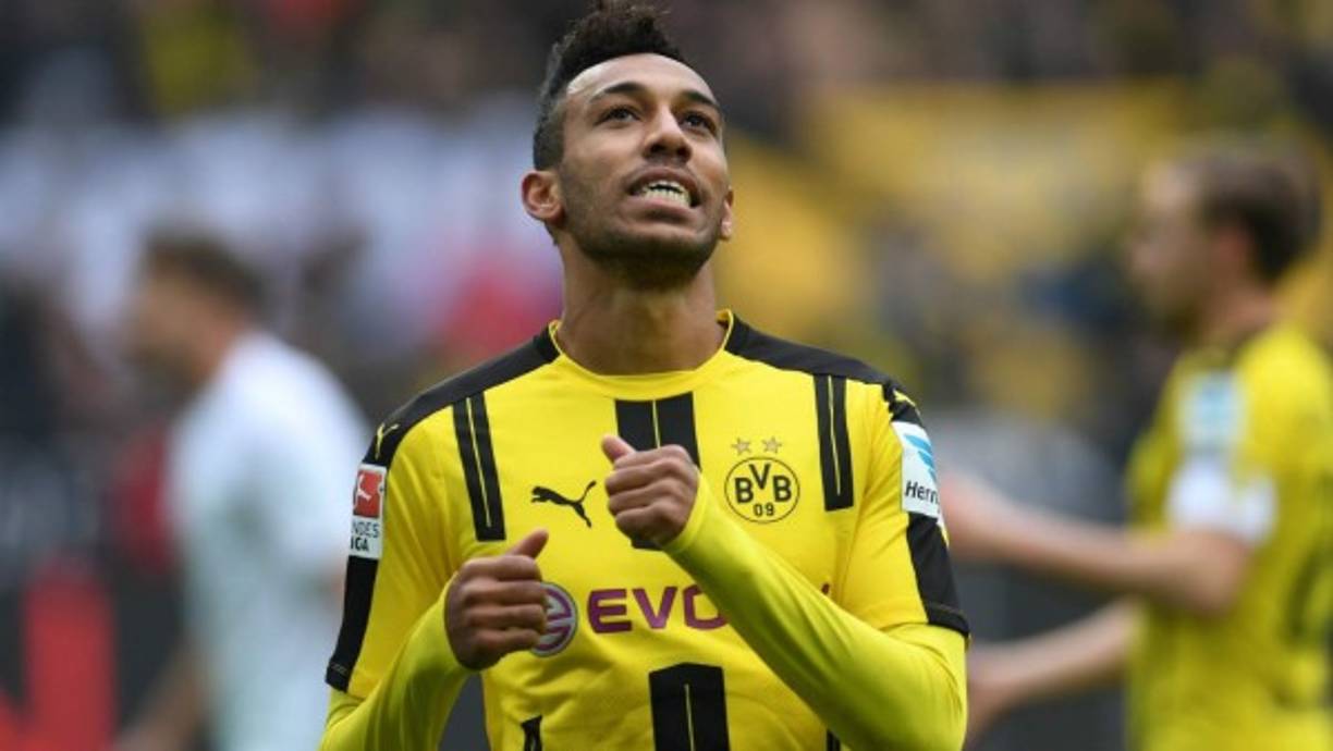 Aubameyang: 150 de millones es la cifra que estaría dispuesto a ofrecer el Shanghai SIPG por el delantero africano, que pasaría a cobrar 41 'kilos' por temporada según La Gazzetta dello Sport por lo que podría irse del Dortmund.