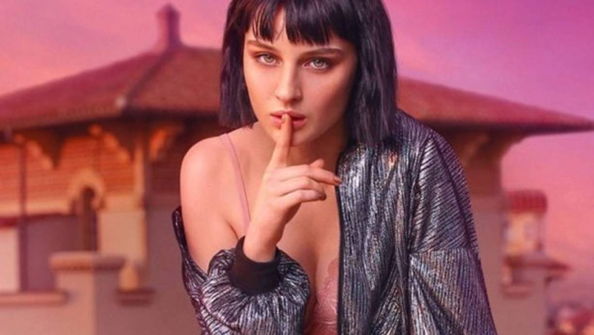 Baby, temporada 2 (18 de octubre) Algo así como el Élite italiano, no tan adictivo pero más a saco, porque la serie está basada en un caso real de explotación sexual de menores en Roma. Las protagonistas, Chiara y Ludovica, se han convertido en un controvertido icono de sofisticación y moral dudosa para la juventud de aquel país… Y de todos a los que llega Netflix.<br/><br/><br/>