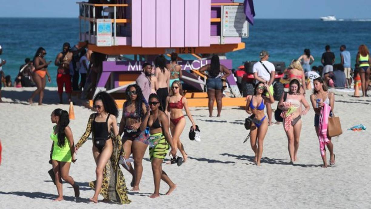 Nada parece asustar a los que apuestan por el buen tiempo y la diversión de Florida sin aparentemente dar excesiva importancia a que, tras California y Texas, Florida es el tercer estado más golpeado de EEUU, el país con mayor número de casos a nivel global.