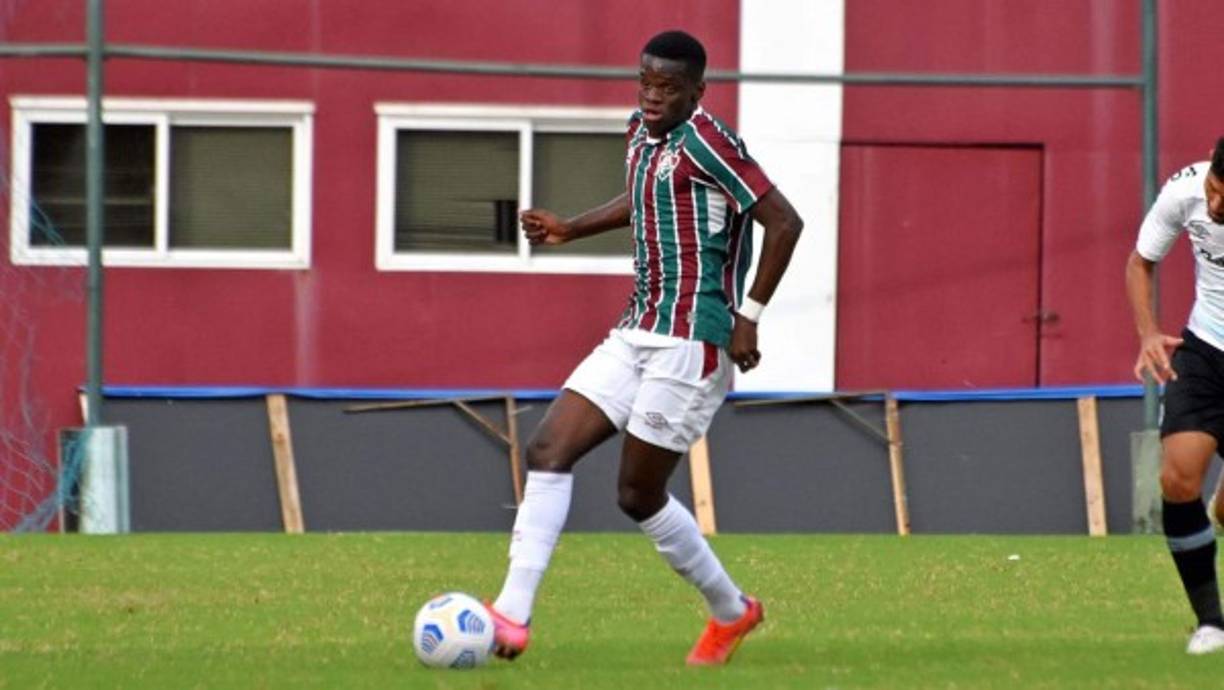 OFICIAL: El Manchester City ha completado el fichaje de Metinho, joven promesa del Fluminense. El chico cuenta con 23 años de edad y se desempeña como centrocampista. Foto Facebook Fluminense.
