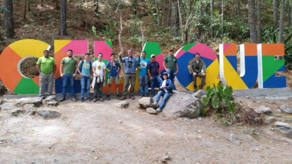 El documental ' Wild Honduras' será transmitido por la cadena de televisión National Geographics alrededor de 50 países. Este documental servirá para dar a conocer la belleza natural de nuestro país. En la imagen, Marven en el parque nacional Celaque en Lempira.
