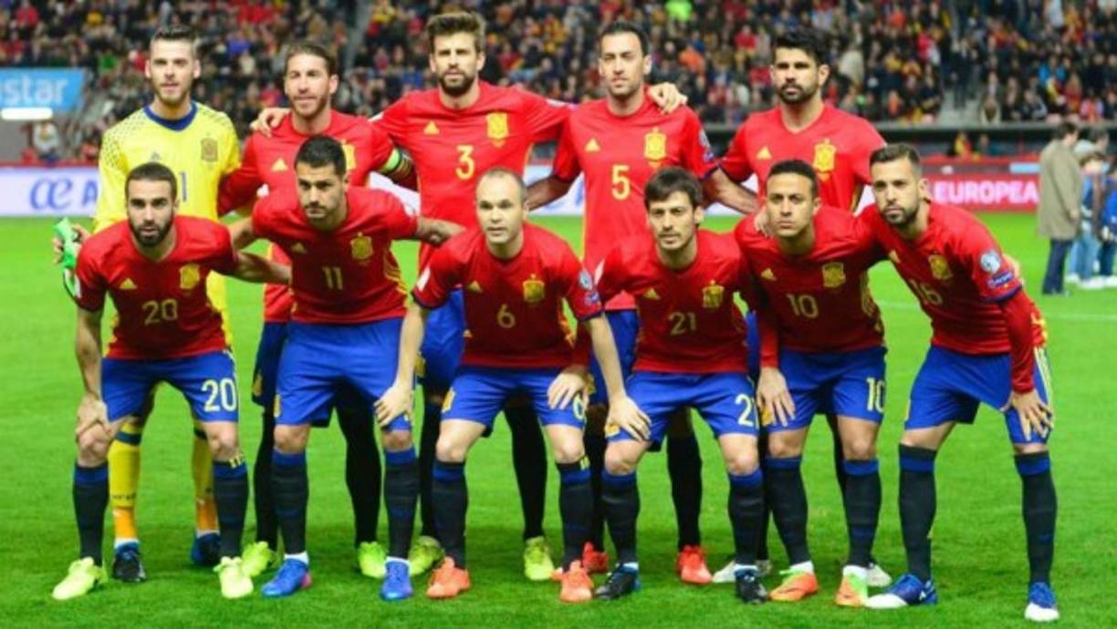 España: <br/><br/>'La Roja' y la 'Furia Roja' por el intenso color de su uniforme.