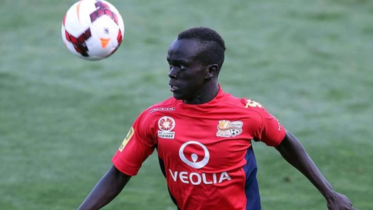 Awer Mabil : Es un jugador de fútbol de la asociación profesional australiana de ascendencia de Sudán del Sur que juega como un extremo para Paços de Ferreira de Portugal. Su velocidad es una de sus grandea características.