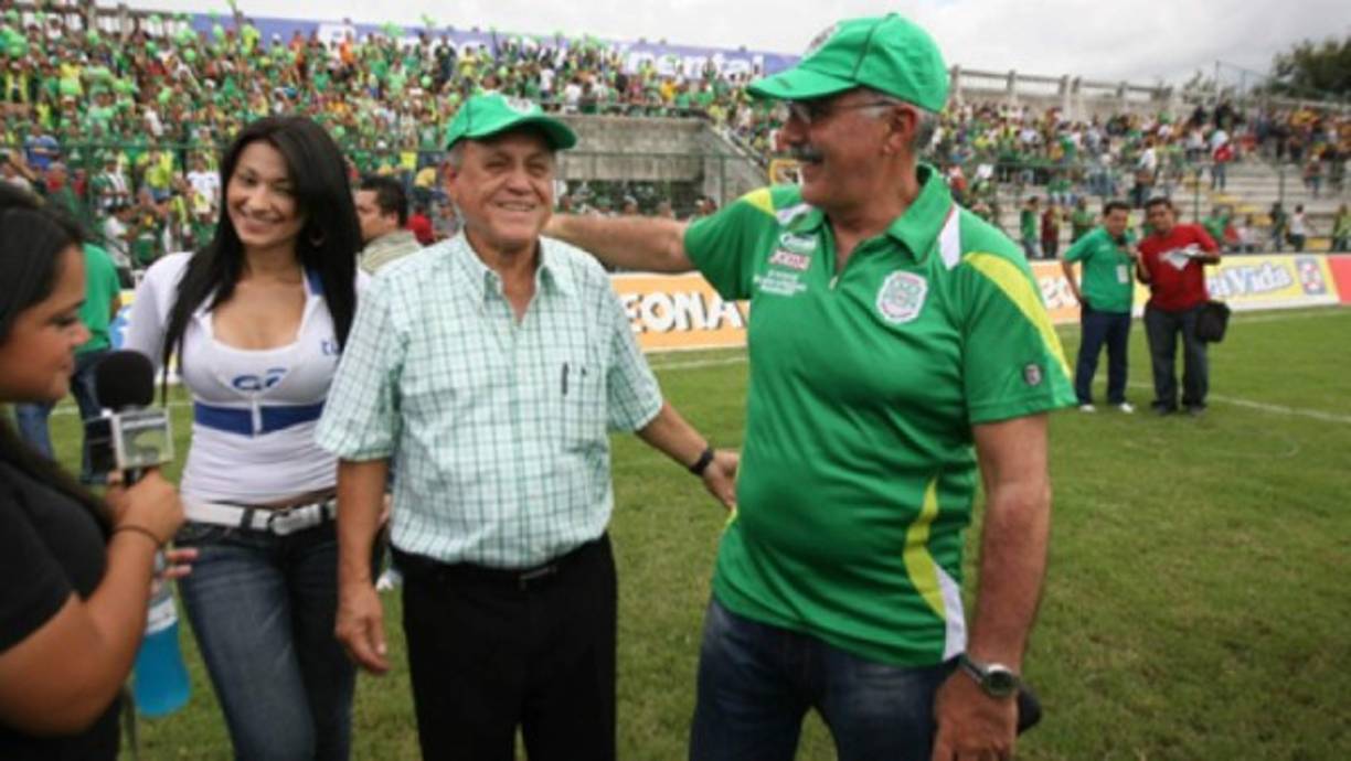 En el Marathón goza del cariño de la afición verdolaga ya que les rompió una sequía de campeonatos al conquistar el título en el 2001.