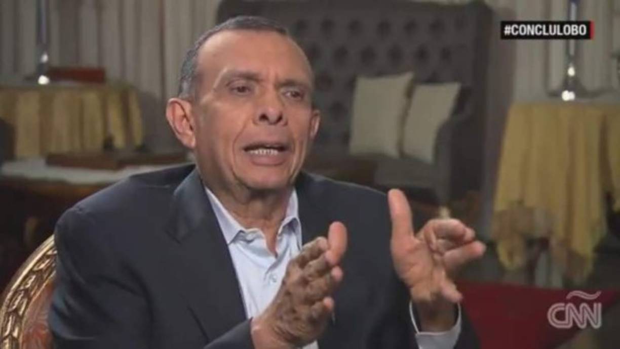 El expresidente hondureño Porfirio Lobo Sosa sigue firme en su posición de que no conoció a los Cachiros y que nunca ha sido amigo, socio o colaborador de ellos. Lobo Sosa, quien es vinculado a la banda criminal de Los Cachiros, brindó una entrevista a la cadena CNN en Español y confesó que le duele mucho ver a su hijo Fabio Lobo-preso por narcotráfico- en esas condiciones