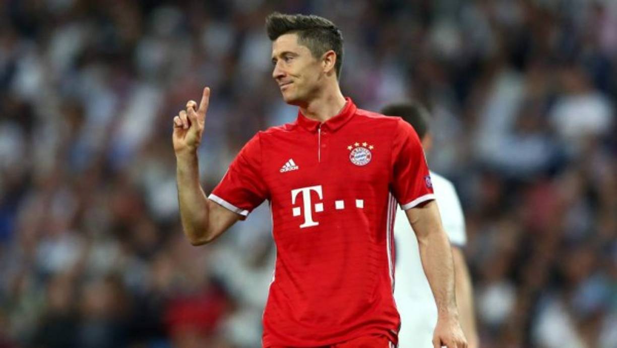 Lewandowski: El delantero estrella del Bayern Múnich podría marcharse del club por una supuesta molestia del polaco por no sentirse respaldado por el equipo en cuanto a la obtención del título individual de máximo rompe redes de la Bundesliga. Daily Mirror señala que uno de los grandes conjuntos de la Premier League, el Chelsea, está dispuesto a aprovechar el descontento del jugador para pasar a la acción y lanzar sus redes sobre un futbolista al que Antonio Conte considera idóneo para suplir al atacante español Diego Costa.