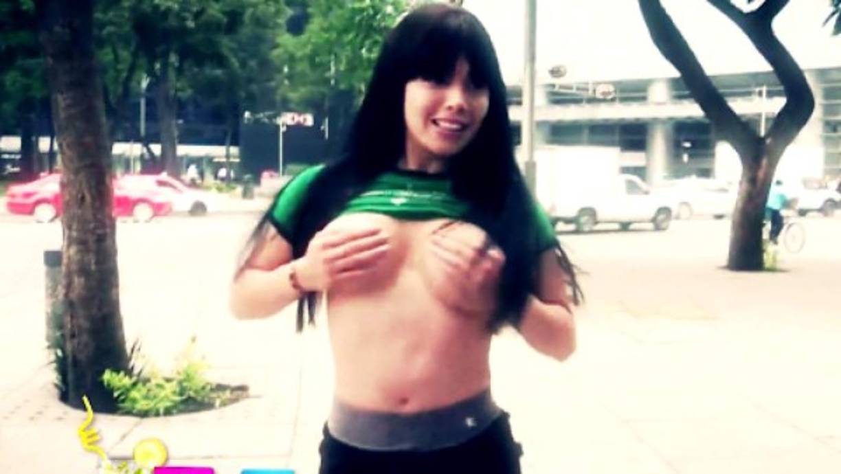 Así se paseó la modelo Tracy Saenz por la ciudad de méxico al pagar su apuesta.