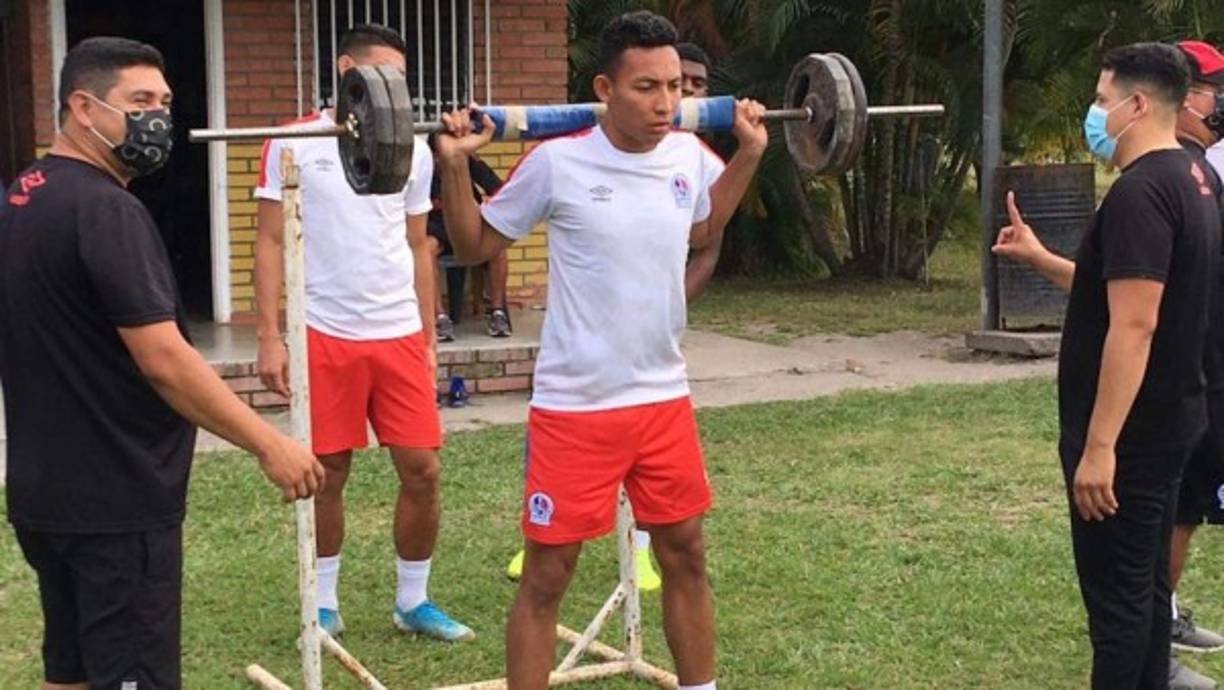 Allan Banegas: El volante de contención firmó finalmente por un año con el Olimpia. Llega procedente del Marathón.<br/><br/>