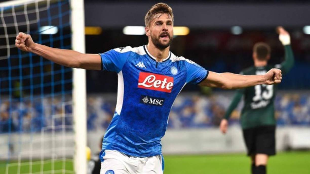 Fernando Llorente: Es un hecho que el delantero dejará al Napoli en el 2021. Se menciona que clubes como la Juventus y el Atlético de Madrid están interesados en sus servicios.