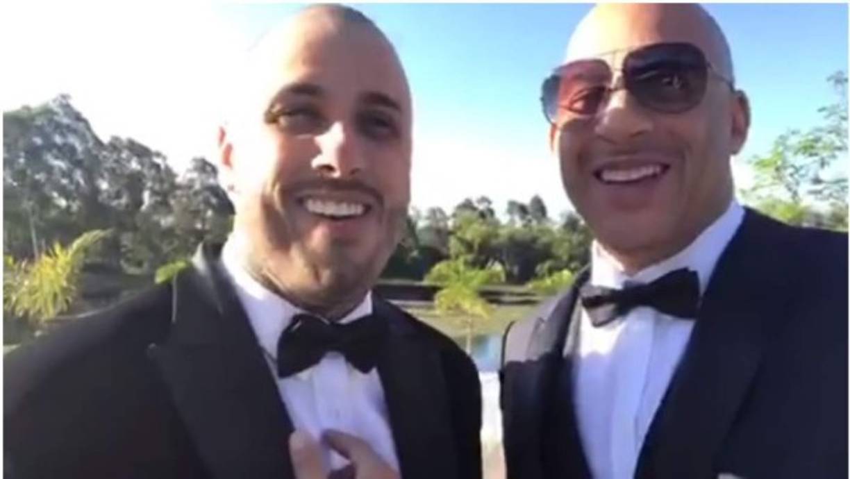 Vin Diesel viajó hasta Colombia para estar en la boda de Nicky Jam.<br/><br/>En un video publicado en sus redes sociales, el actor en compañía del cantante dijo: “somos hombres amorosos, estamos en Colombia. Dios bendiga a Medellín y a este país, es limpio y hermoso”.<br/><br/>Los dos artistas, vestidos de traje formal, aseguraron estar emocionados y preparados para la diversión. Vin Diesel destacó que “mi hermano se casa hoy y todo el mundo está listo'.