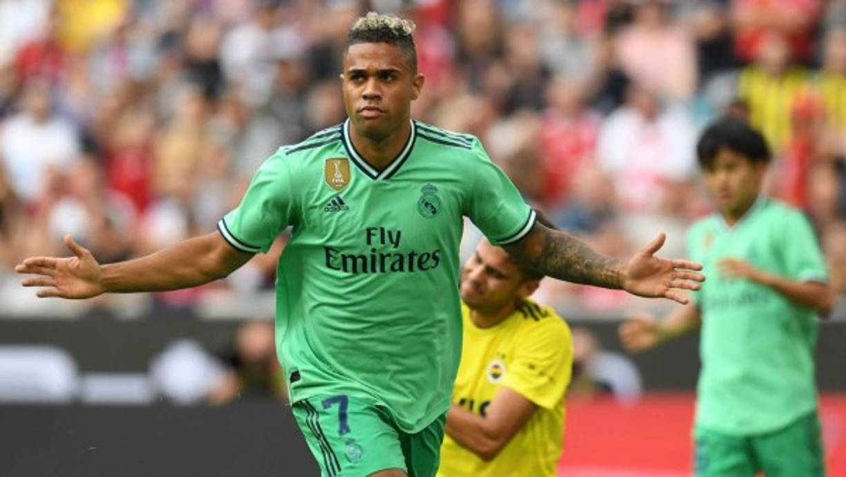 El Sevilla se fija en el delantero del Real Madrid, Mariano Díaz, para ampliar su delantera. El director deportivo del club sevillano, Monchi, ha trasladado a su círculo de confianza que el delantero del Real Madrid es la pieza perfecta para completar su revolución de la plantilla nervionense. Sin embargo, se trata de una contratación con muchas aristas y que también depende de alguna salida importante.