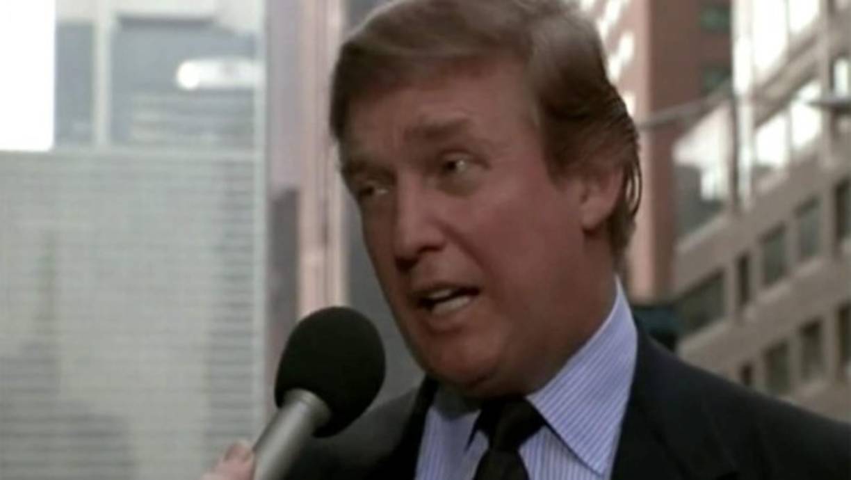 También apareció en la película 'Eddie' (Mi nueva coach) de 1996, sobre una entrenadora de baloncesto interpretada por Whoopi Golberg.