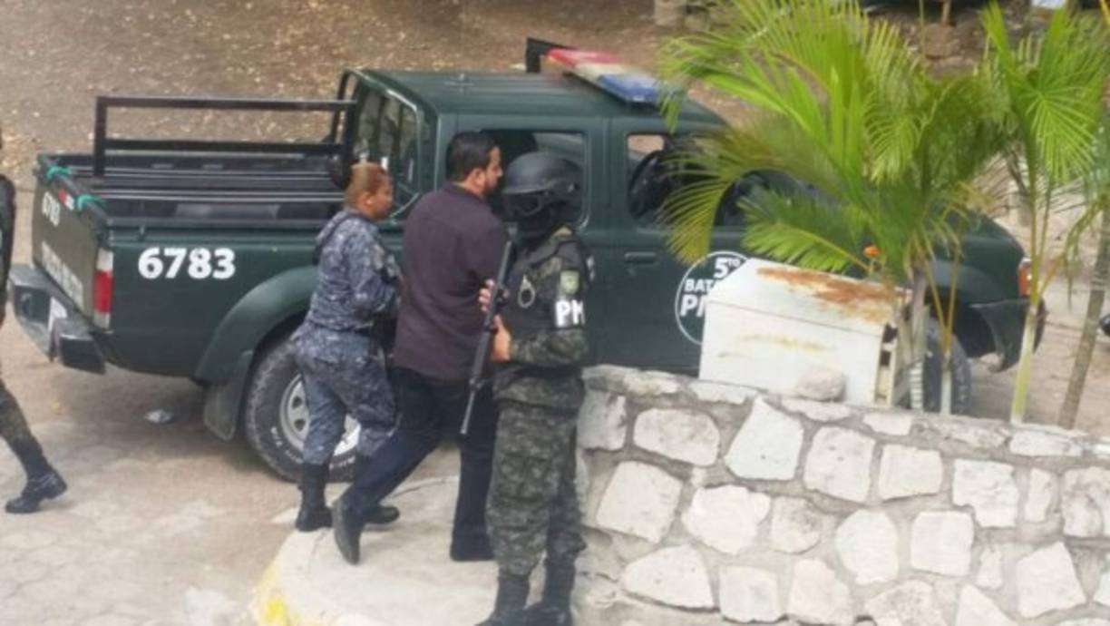 El juicio oral y público contra el ex director del Instituto Hondureño de Seguridad Social (IHSS) se reprogramó para el jueves 4 de mayo anunciaron los Tribunales de Tegucigalpa. El juicio se desarrollará en el Tribunal de Sentencia de la Corte Suprema de Justicia de Tegucigalpa, esta vez por los delitos de lavado de activos, violación de los deberes de los funcionarios y fraude y malversación de caudales públicos.