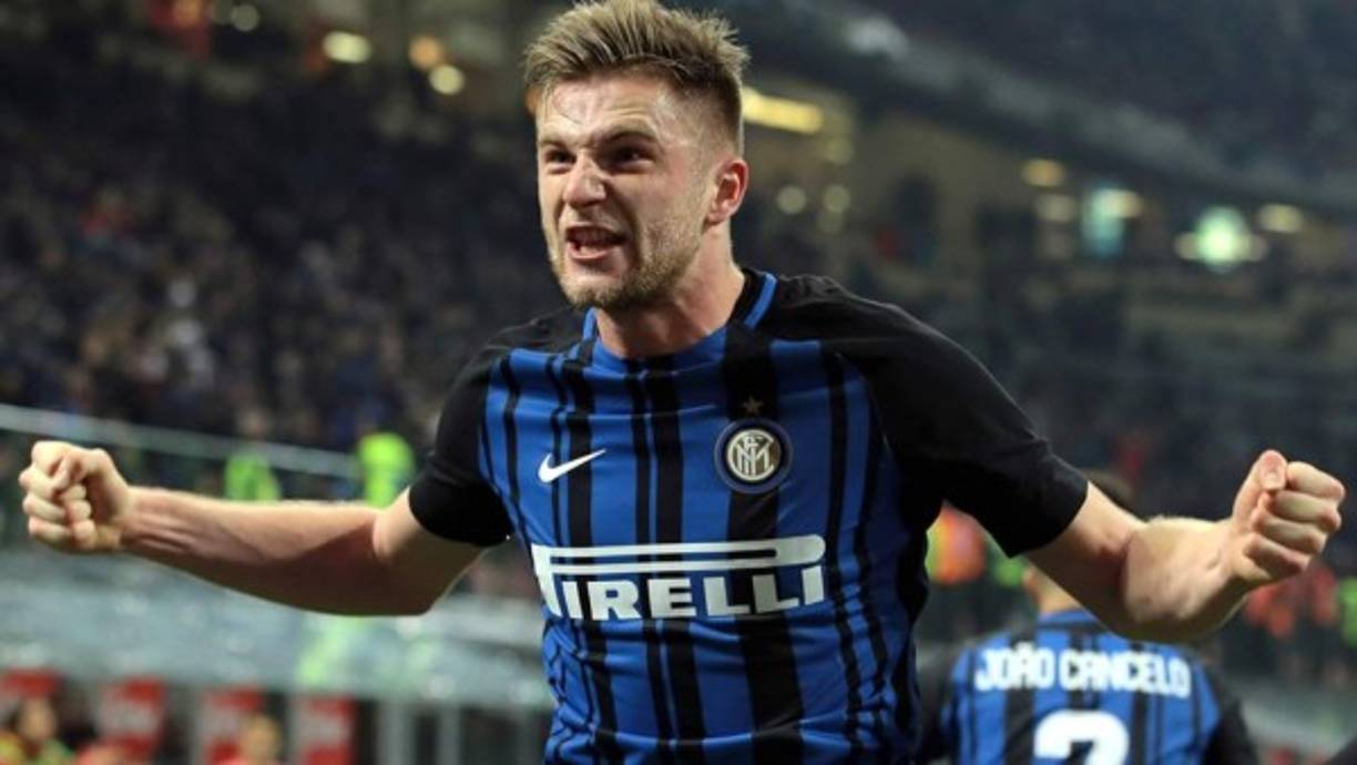 Milan Skriniar - Eslovaco, central, 23 años, Inter. El eslovaco ya sonó para el Barça la temporada pasada. Muy espigado, en ocasiones comete errores en la salida de balón pero siempre lo intenta. Garantizaría juego aéreo. Tiene un valor de mercado de 50 millones de euros.