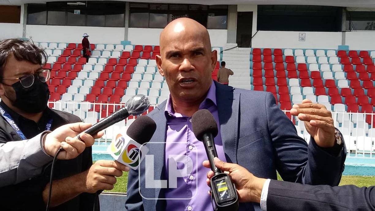 El ex árbitro Mario Moncada es el nuevo gerente Conapid y en sus primeras gestiones al frente de esta institución ha sido la revisión financiera para saber cómo operarán durante los siguientes años.