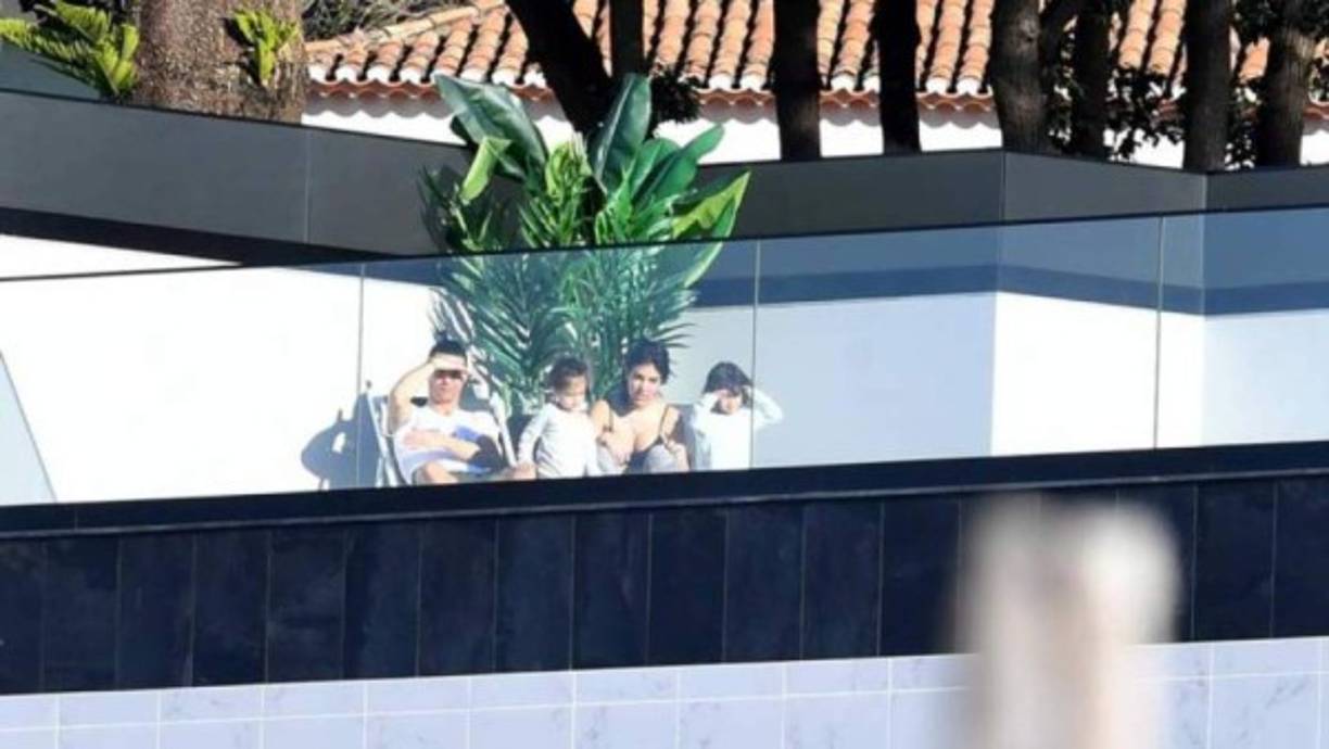 Se trata de la casa en la que Cristiano Ronaldo y su familia pasan algunos períodos de vacaciones y en la que el futbolista luso, junto con su pareja, Georgina, y sus hijos estuvo confinado durante algunas semanas la pasada primavera.