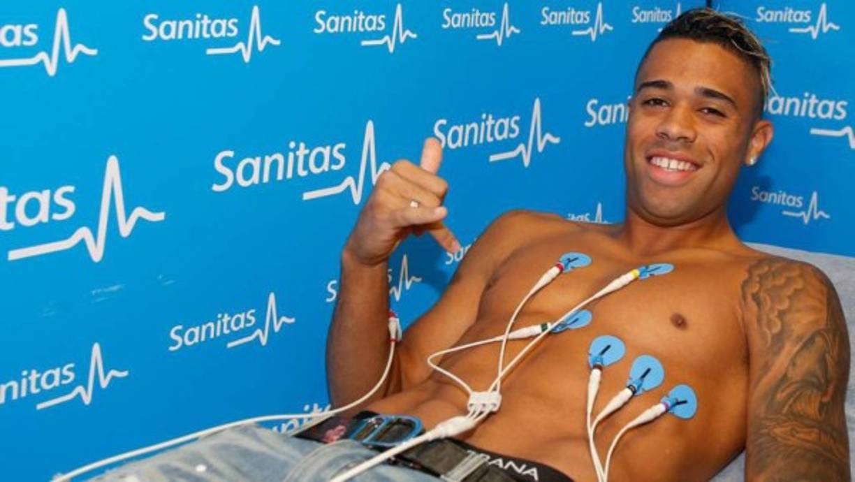 El delantero Mariano Díaz ha pasando el reconocimiento médico con el Real Madrid y será presentado este viernes en el Bernabéu.