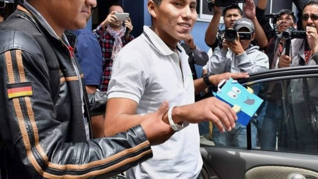 Edwin Tumiri fue recibido como héroe en Bolivia, donde continúa ligado a la aviación y se prepara para ser piloto comercial.