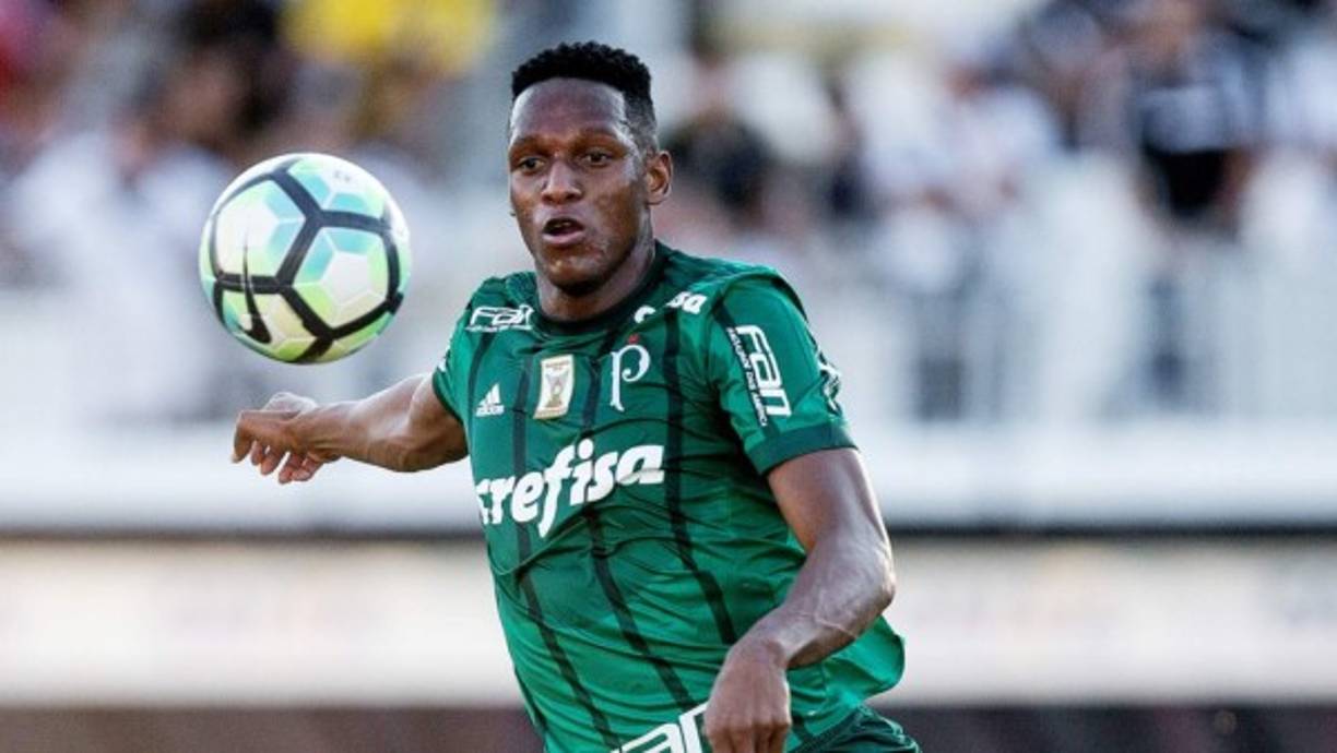 El Barça ha mejorado la oferta que hizo por el jugador Yerry Mina de 12 millones de euros y está pendiente de la respuesta del Palmeiras a su proposición. Confían en que la presión del jugador en esa reunión termine por desatascar el fichaje y creen que, si todo va bien, Mina podría estar en Barcelona el próximo lunes.